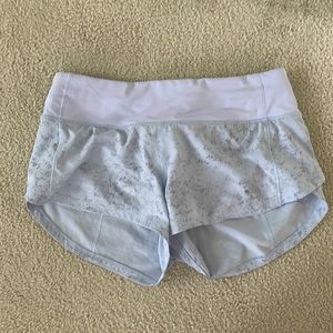 Lululemon 2.5” speed up shorts